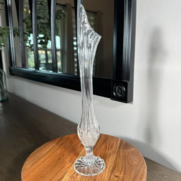 Vintage Clear Ribbed Glass Bud Vase — Scalloped Base - Picture 3 of 7